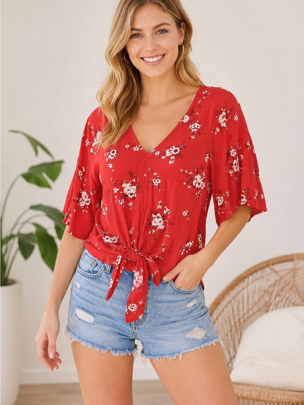 LUQ Tie-Front Red Floral V-Neck Blouse - Large
